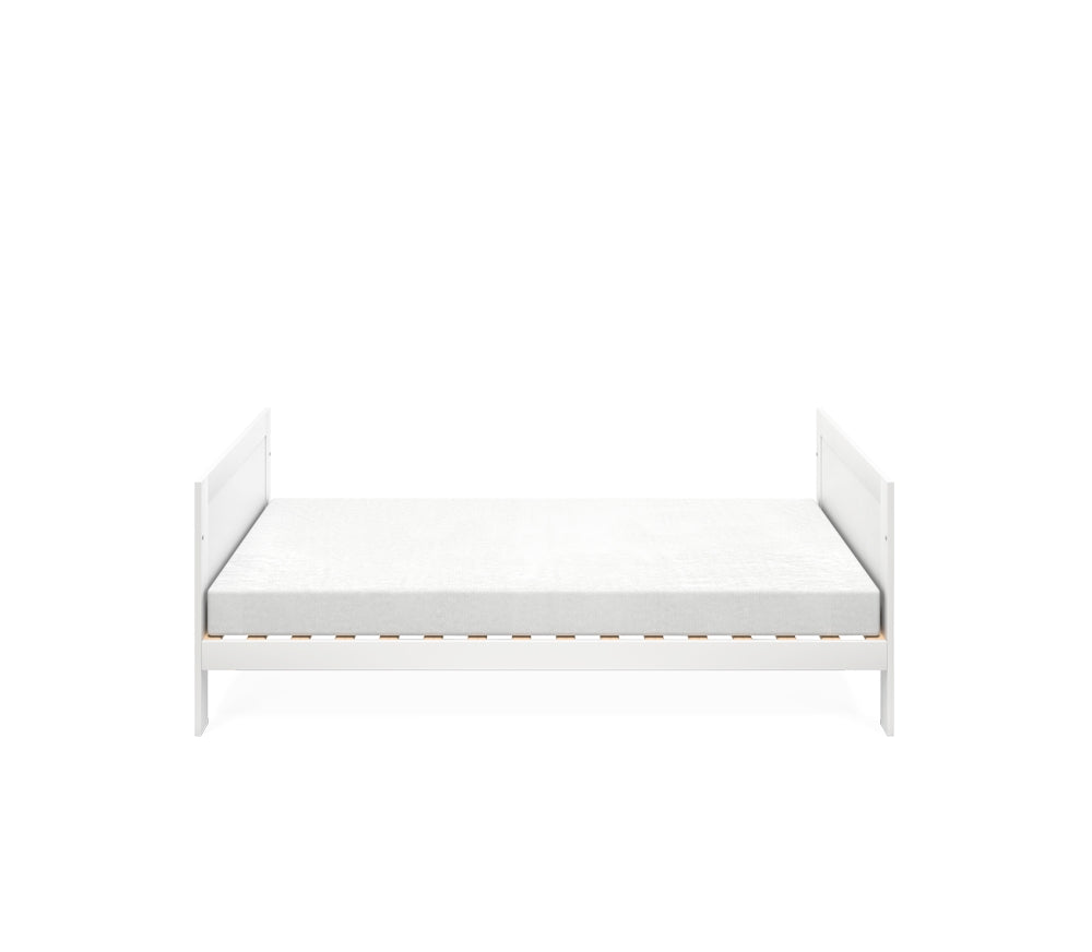 Silver Cross Bromley 2 piece White nursery set with with Convertible Cot Bed and Dresser