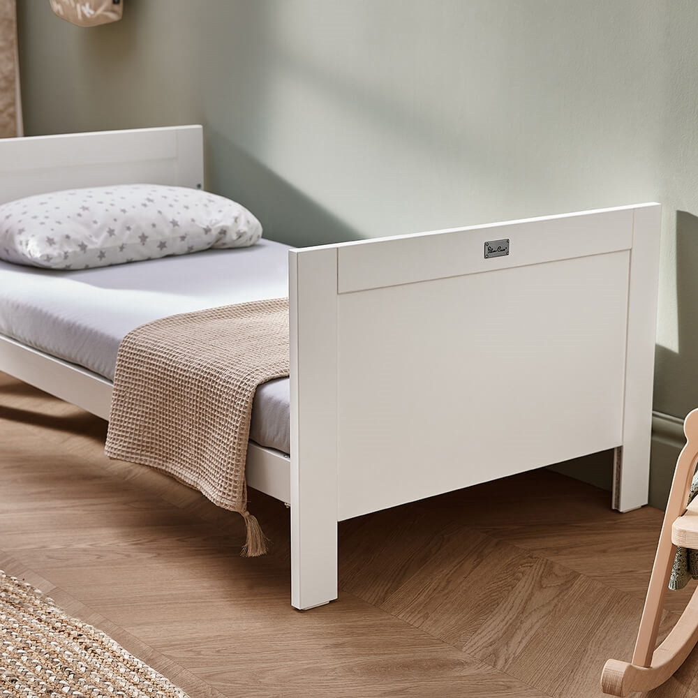 Silver Cross Bromley 2 piece White nursery set with with Convertible Cot Bed and Dresser