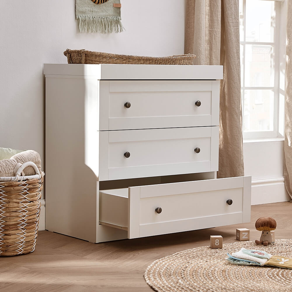 Silver Cross Bromley 2 piece White nursery set with with Convertible Cot Bed and Dresser