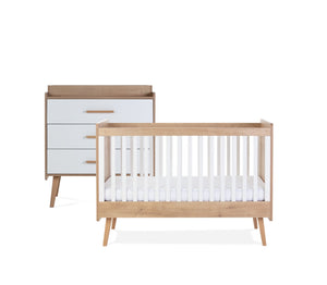 Silver Cross Westport 2 piece oak nursery set with Convertible cot bed and Dresser